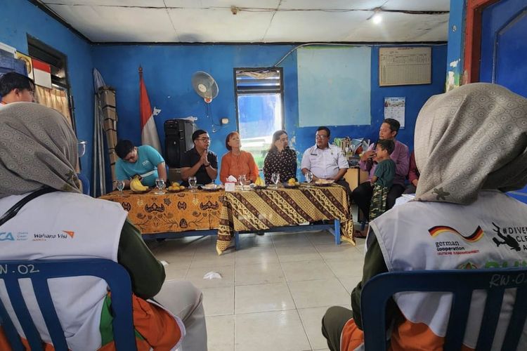 Program PHINLA Ubah 283 Ton Sampah Jadi Sumber Pendapatan Warga Jakarta