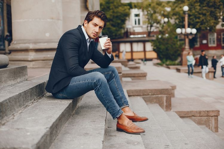 5 Rekomendasi Sepatu Slip-on Lokal Pria, Cocok untuk Kerja hingga Hangout 