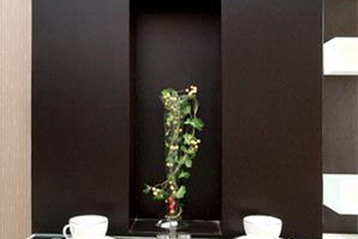 Cerukan dapat mengubah dinding polos menjadi bernuansa seni. Aksesori dapat ditempatkan di dalamnya, sehingga ruang pun tampil indah.