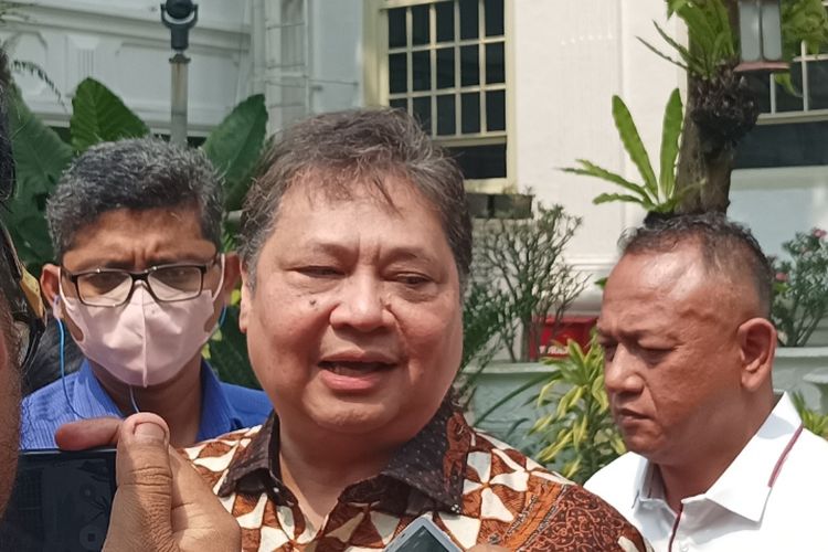Menteri Koordinator Bidang Perekonomian sekaligus Ketua Umum Partai Golkar, Airlangga Hartarto di Kompleks Istana Kepresidenan, Senin (5/6/2023).