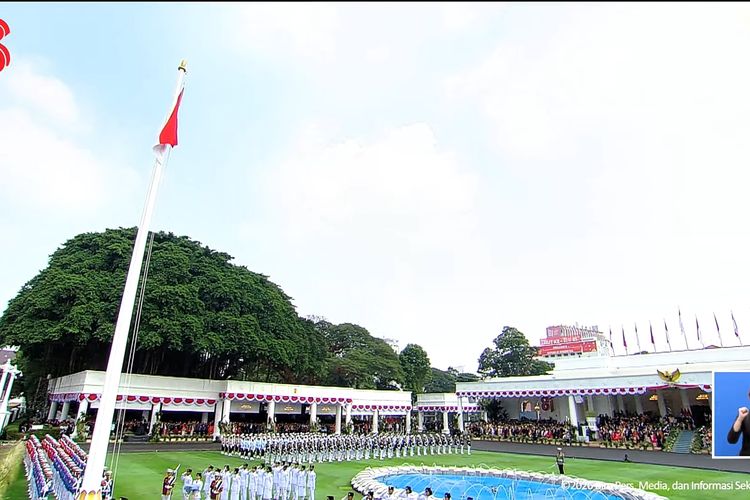 Momen Khidmat Paskibraka Kibarkan Bendera Merah Putih di Halaman Istana