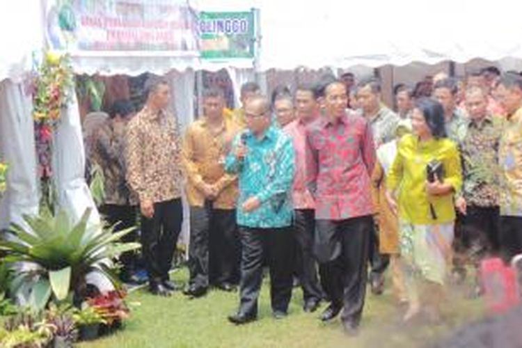 Presiden Joko Widodo dalam acara pembukaan Festival Bunga dan Buah Nusantara di Institut Pertanian Bogor, Jawa Barat, Sabtu (28/11/2015).