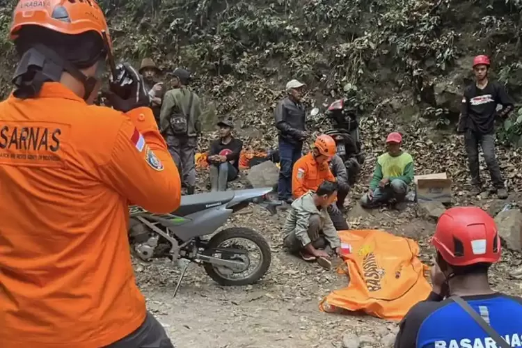 Pesepeda Asal Malang Tewas Terjatuh ke Jurang 50 Meter di Coban Kaca Batu, Diduga Terpeleset Daun Kering
