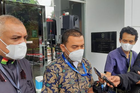 Munarman Bersikap Tenang Saat Sidang, Kuasa Hukum: Selalu Kalem asal Tak Dipancing