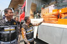 Sandiaga Uno Gelar Bazar Sembako Murah hingga Bantu Dhuafa dan Lansia di Rorotan Jakut