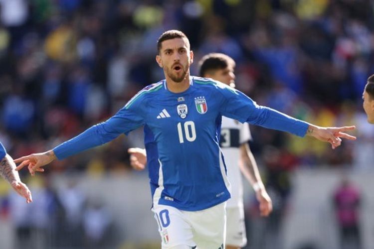 Penyerang Italia, Lorenzo Pellegrini, berselebrasi seusai mengemas gol dalam laga persahabatan antara Italia vs Ekuador di Stadion Red Bull Arena pada 24 Maret 2024.