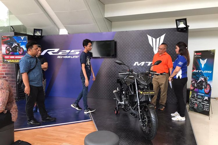 Yamaha MT-25 jadi salah satu produk yang cukup banyak diperhatikan para pengunjung IIMS Moto Bike Expo