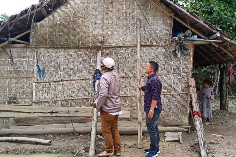 Rumah Syarkawi (35) di Desa Trieng Pantang, Kecamatan Lhoksukon, Kabupaten Aceh Utara, yang tak layak huni. 