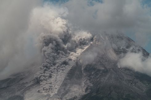 Minggu pagi hingga Siang, Gunung Merapi Luncurkan Enam Awan Panas dengan Jarak Luncur 1.500-2.500 Meter
