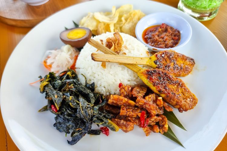 Nasi Campur di Sibu Resto Yogyakarta.