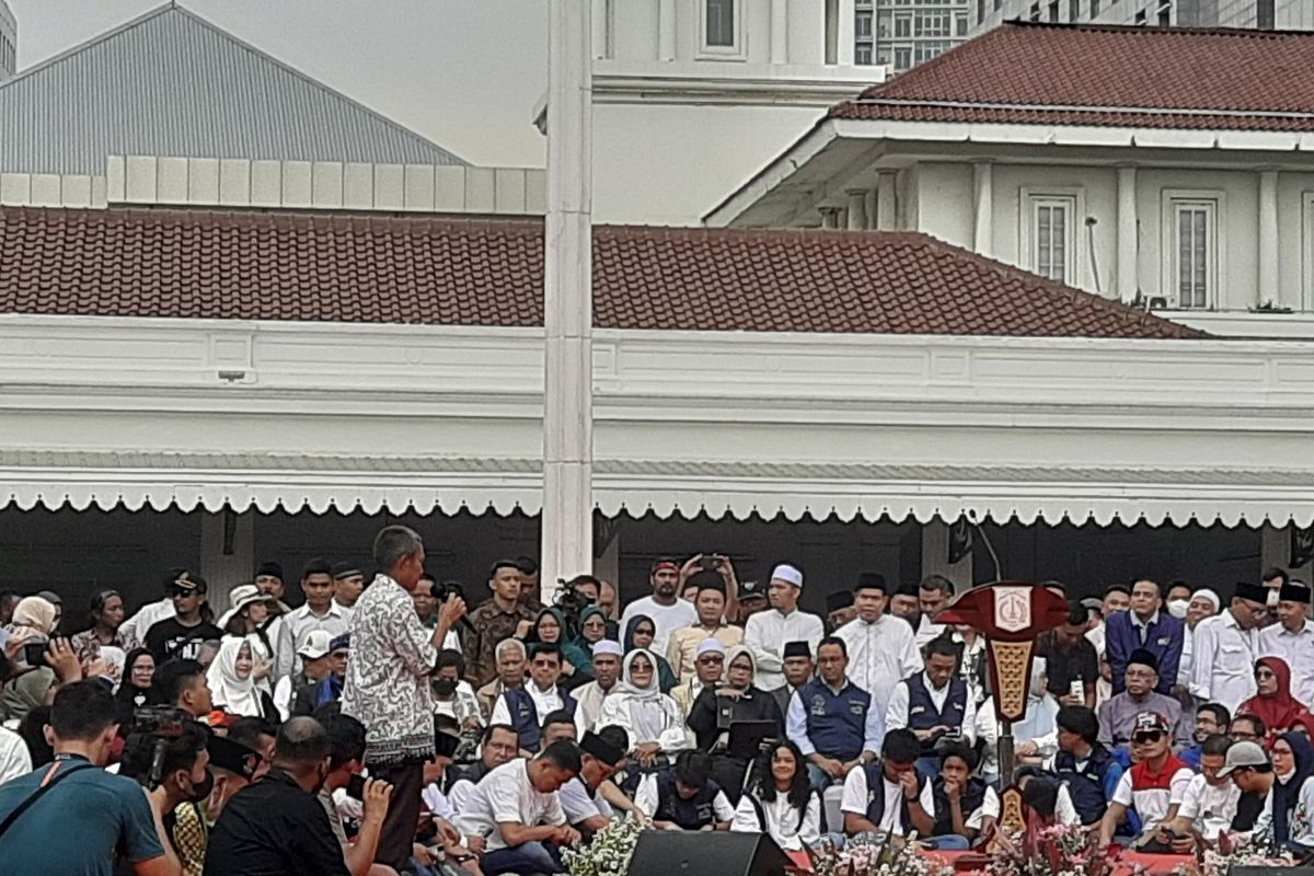 Tukang becak se-Jakarta mengucapkan terima kasih atas kepemimpinan Gubernur DKI Jakarta Anies Baswedan dan Wakil Gubernur DKI Ahmad Riza Patria.  Itu disampaikan perwakilan Komunitas Becak Jakarta (KBJ), Idin Saputra, saat perpisahan dengan Anies dan Riza di Balai Kota DKI, Gambir, Jakarta Pusat, Minggu (16/10/2022).