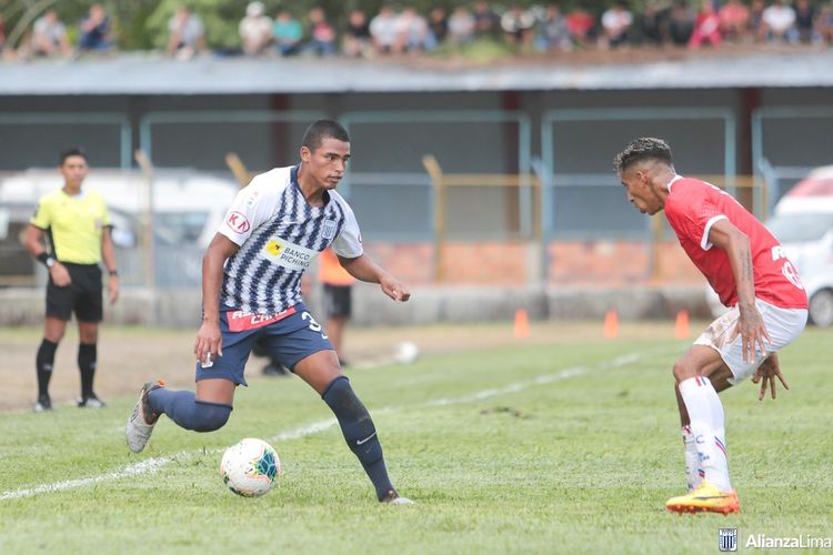 Pemain Alianza Lima, Kluiverth Aguilar