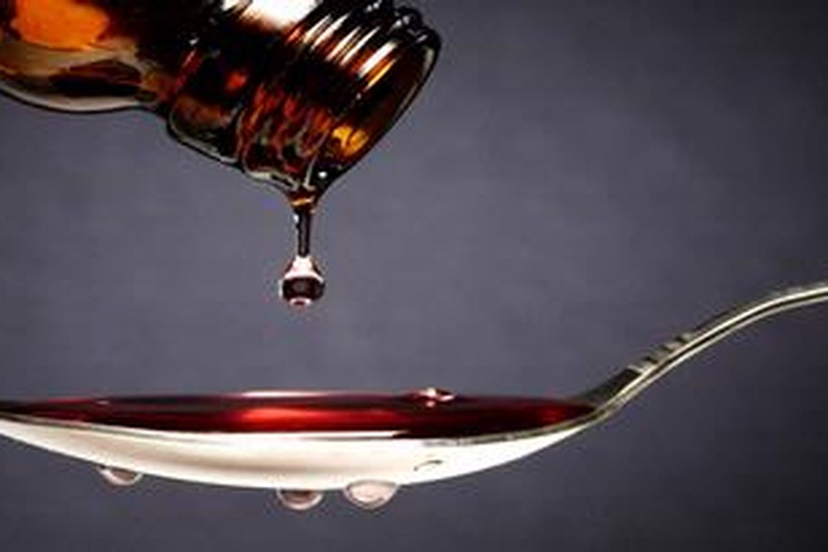 Sebelum diminum, botol mesti dikocok dulu supaya cairannya larut semua. 