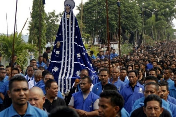 Prosesi Semana Santa di Larantuka, Nusa Tenggara Timur, Jumat (13/4/2018).