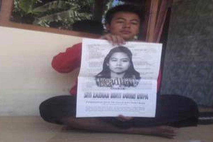 Foto Siti Zaenab saat ditunjukkan oleh Muhammad Hasan, adik ipar Zaenab. Siti Zaenab masih menunggu pengampunan dari majikannya agar eksekusi hukum pancung digagalkan.