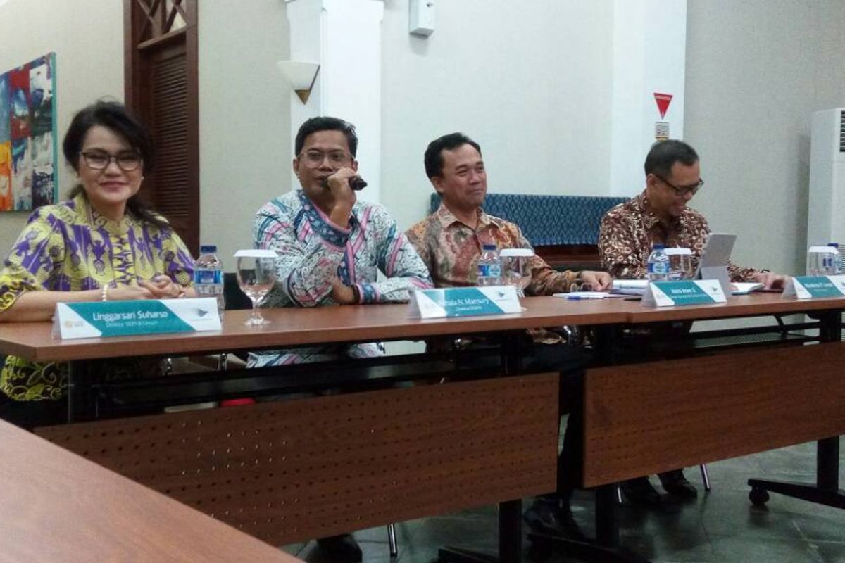 Manajemen PT Garuda Indonesia (Persero) Tbk dalam konferensi pers kinerja kuartal pertama 2017, di Jakarta, Jumat (28/4/2017).