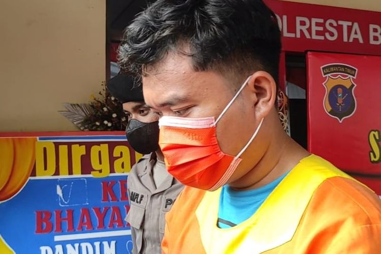 RS ditangkap Satreskrim Polresta Balikpapan karena membobol koper milik artis Dewi Persik