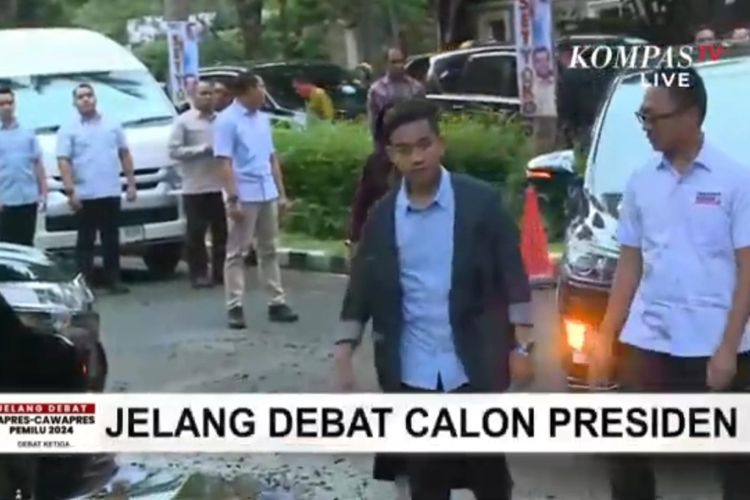 Cawapres nomor urut 2 Gibran Rakabuming Raka tiba di rumah Prabowo Subianto, Jalan Kertanegara, Jakarta Selatan, Minggu (7/1/2024). 