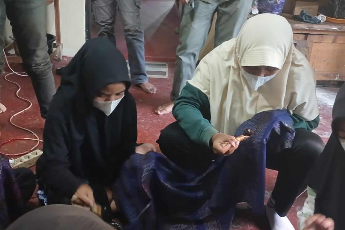 Ketika Bahasa Isyarat Menjadi Warna