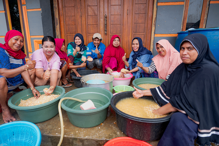 Harita Group berkomitmen untuk terus mendukung pembangunan berkelanjutan melalui pemenuhan Tujuan Pembangunan Berkelanjutan (TPB) atau Sustainable Development Goals (SDGs) Nomor 2 Tanpa Kelaparan, Nomor 5 Kesetaraan Gender, dan Nomor 8 Pekerjaan Layak dan Pertumbuhan Ekonomi. Salah satu upaya adalah dengan menerapkan Program Pemberdayaan Masyarakat (PPM) melalui pembinaan UMKM Wanita.