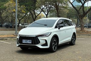 Review Desain BYD M6 DM, Apa Bedanya dari Versi EV?