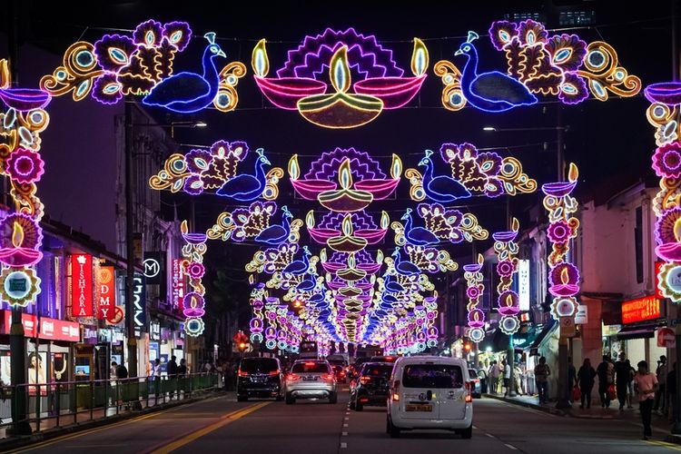 Dekorasi meriah menyambut Deepavali menghiasi Little India, Singapura, (16/9/2023).