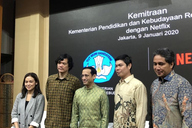 Nadiem Anwar Makarim, Sheila Timothy, Kuek Yu Chuang dan sutradara Timo Tjahjanto saat jumpa pers di Kemendikbud, Jalan Jenderal Sudirman, Kamis (9/1/2020).  