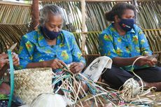 Perajin Anyaman di Desa Wisata Arborek Papua Barat Kehilangan Pembeli Akibat Pandemi