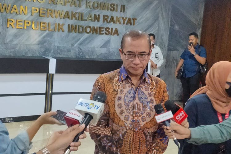 Ketua Komisi Pemilihan Umum (KPU) Hasyim Asy'ari di Kompleks Parlemen Senayan, Jakarta, Senin (6/2/2023).