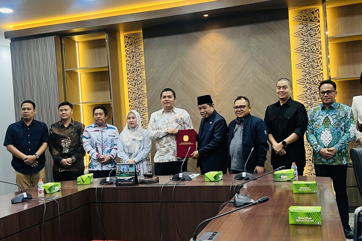 KPUD Jakarta Serahkan Berkas Pengesahan Pramono Anung-Rano Karno ke DPRD