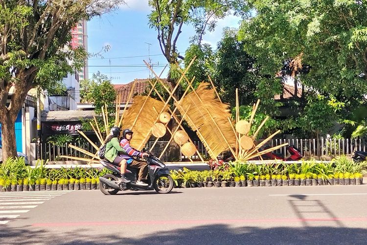 Panggung depan rumah dinas Walikota Loji Gandrung. Pengisinya adalah grup karawitan muda dari Guyub Rukun, pada Sabtu (10/11/2022).