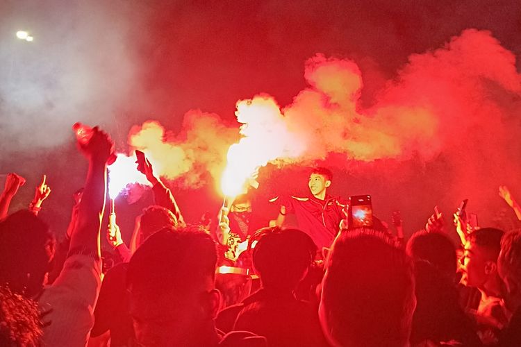 Persib Hattrick Juara, Ribuan Bobotoh di Garut Berpesta