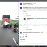 Bahaya Nyata Truk Oleng, Senggol Pengendara Motor hingga Terjatuh
