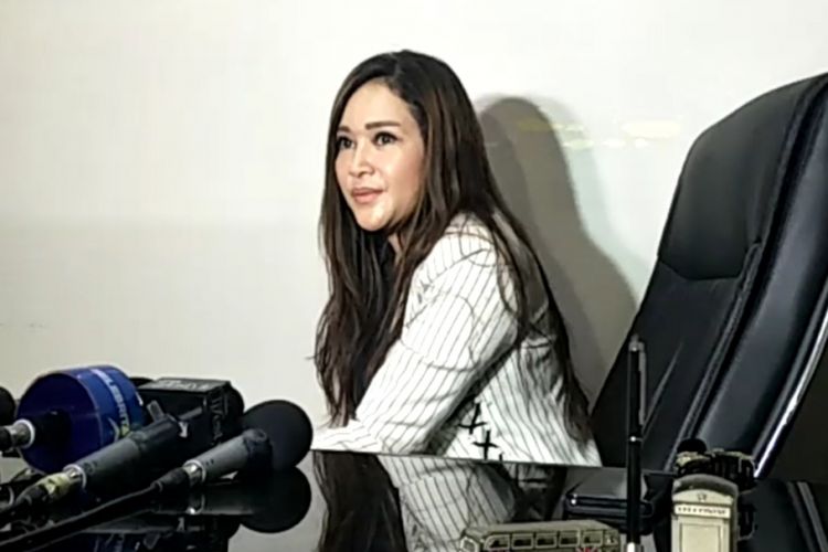 Maia Estianty dalam wawancara di kantor Mans Entertainment, Kalibata, Jakarta Selatan, Jumat (8/6/2018) malam.