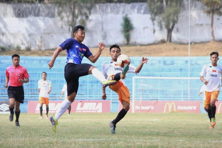 Universitas Negeri Malang (UM) memperlebar peluang menuju empat besar LIMA Football: McDonald?s East Java Conference (EJC) 2018.