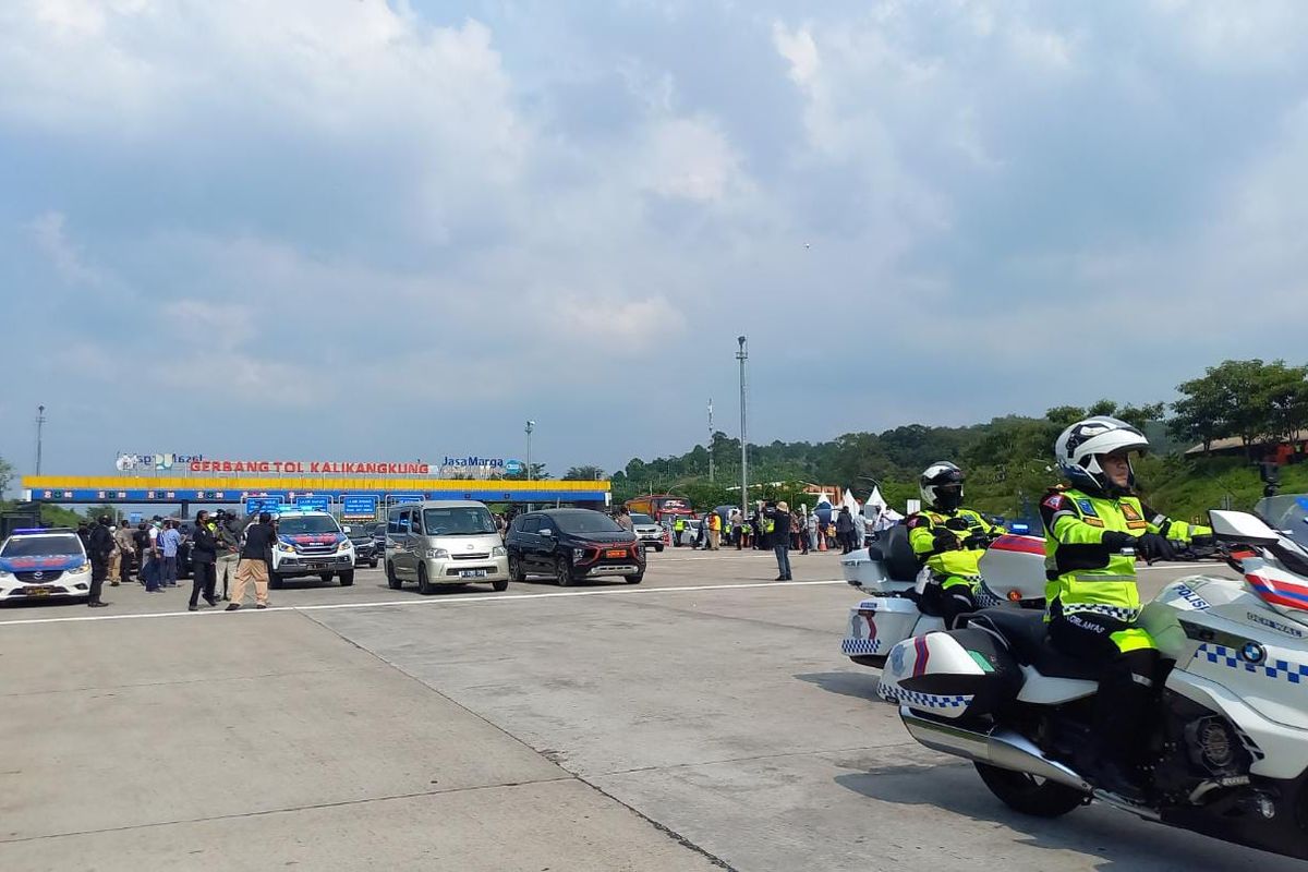 Pelepasan arus balik di Gerbang Tol Kalikangkung, Kota Semarang, Jumat (6/5/2022).