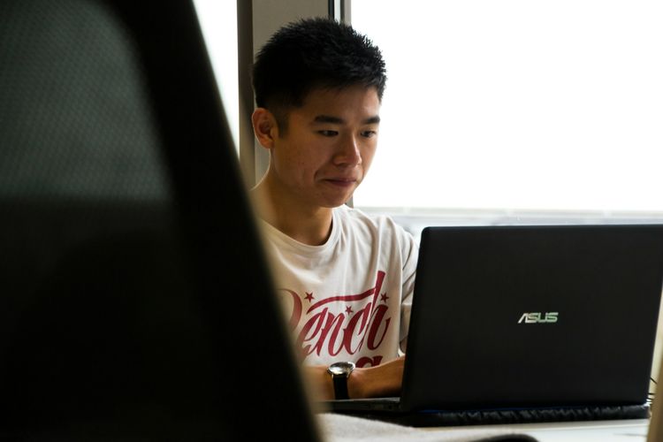 Ingin cari cowok green flag di aplikasi kencan online? Ini beberapa ciri-ciri cowok green flag yang harus kamu perhatikan menurut pakar.