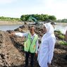 Antisipasi Banjir, Sedimen di Kali Lo Banyuwangi Diangkat
