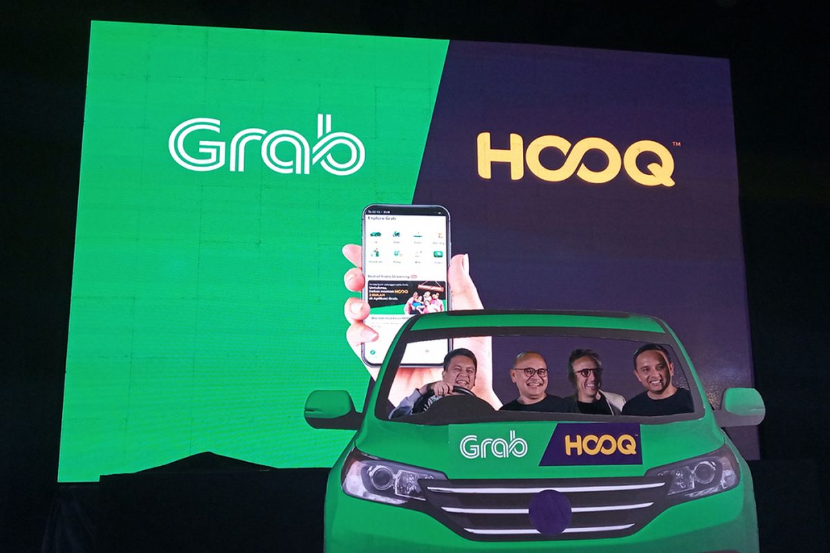 Dari kiri ke kanan: President of Grab Indonesia Ridzki Kramadibrata,  Country Head Hooq Indonesia Guntur Siboro, CEO Hooq Peter Bithos, dan Executive Director Grab Indonesia Ongki Kurniawan dalam acara peresmian kerjasama Grab dan Hooq di Jakarta, Rabu (13/2/2019).
