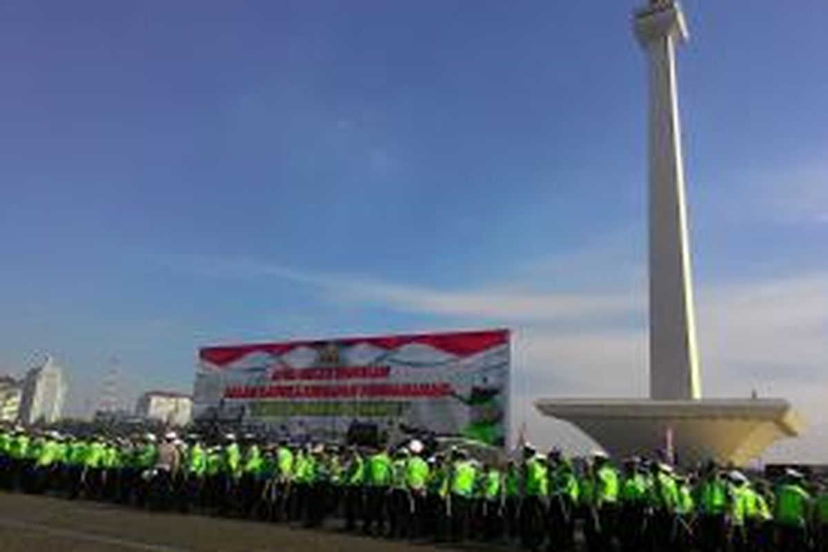 Polda Metro Jaya melakukan gelar pasukan pengamanan Konferensi Asia-Afrika di Monas, Jakarta Pusat, Rabu (8/4/2015).