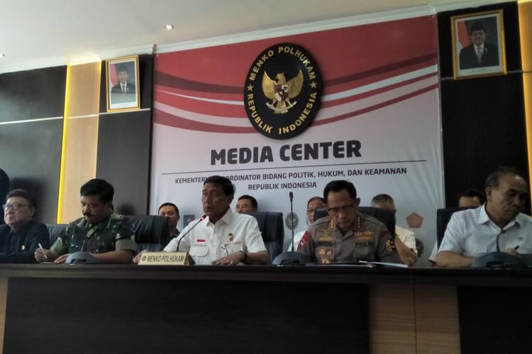 Menteri Koordinator Bidang Politik, Hukum, dan Keamanan (Menko Polhukam), Wiranto, dalam konferensi persnya di kantor Kemenko Polhukam, Jakarta, Kamis (26/9/2019).  