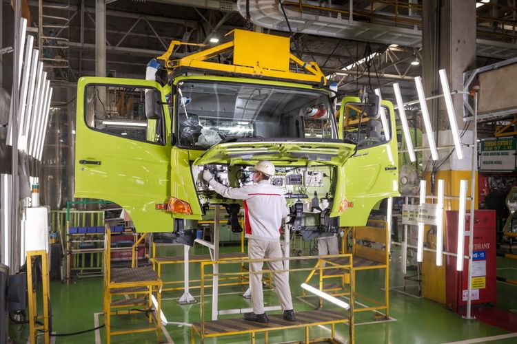 Proses pembuatan truk Hino di PT Hino Motors Manufacturing Indonesia (HMMI)
