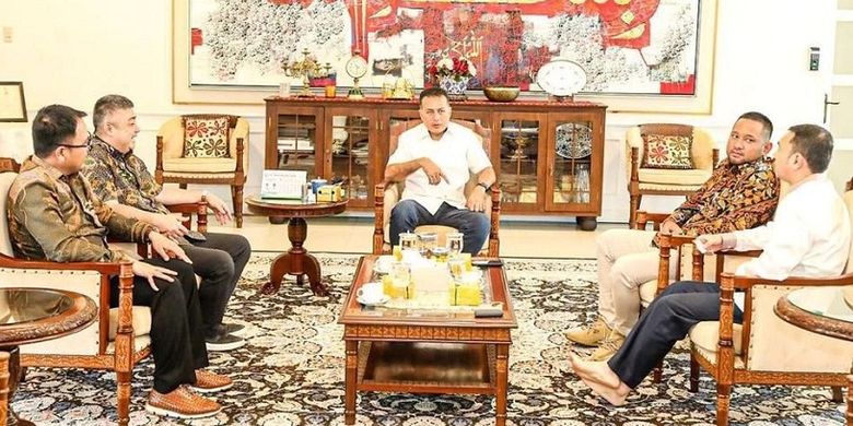 Wakil Gubernur Sumatera Utara Musa Rajekshah atau Ijeck saat bertemu dengan perwakilan PGN di rumah dinasnya, Sabtu, (15/10/2022).