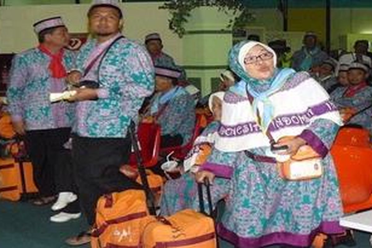 Ilustrasi: Pelepasan kloter satu jamaah haji 2012, di Terminal III Bandara Soekarno Hatta, Cengkareng, Jumat (21/9/2012). 