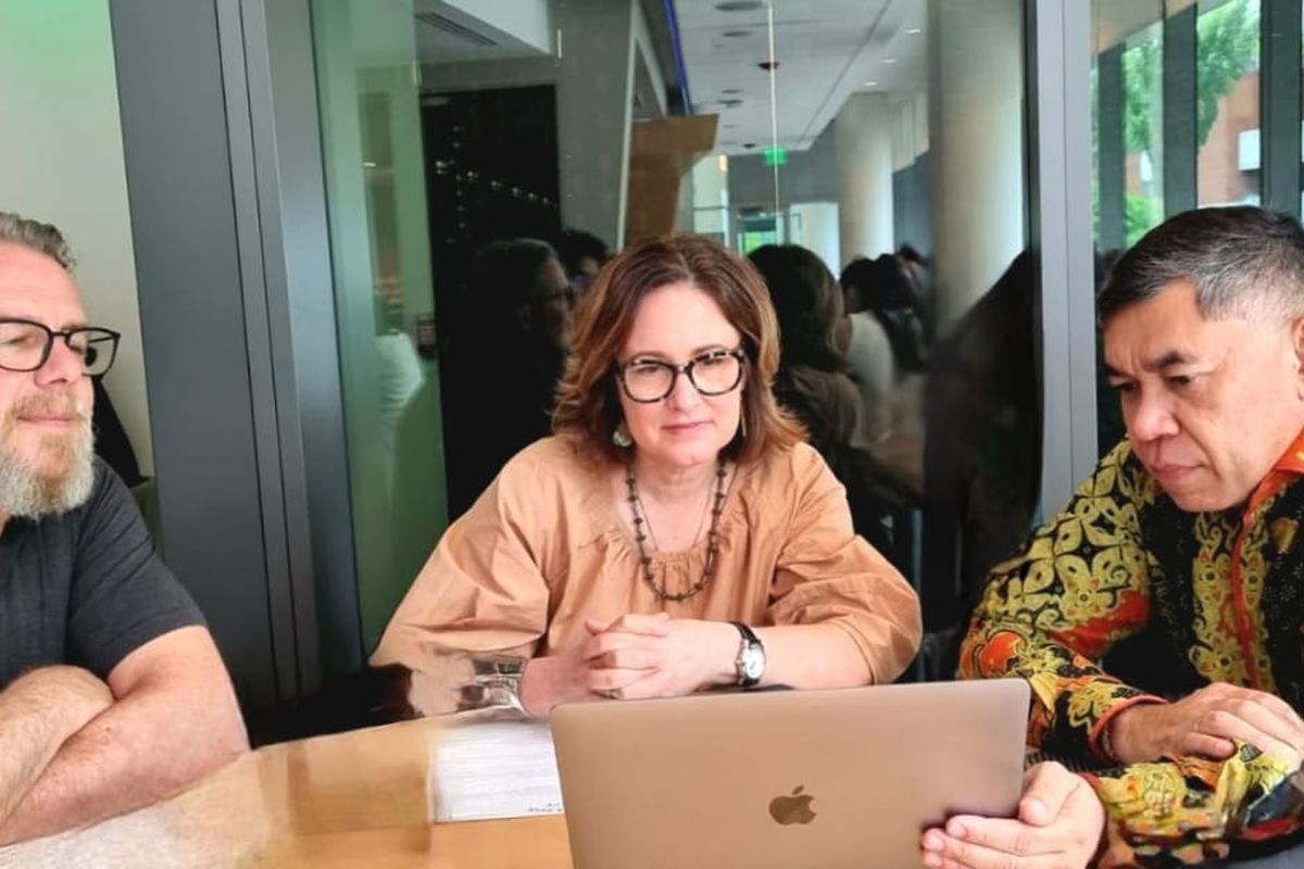 Kepala Badan Penyuluhan dan Pengembangan Sumber Daya Manusia Kelautan dan Perikanan (BPPSDM KP) I Nyoman Radiarta berdiskusi pihak universitas mengenai pembentukan IPP di satuan pendidikan KP dengan kurikulum kewirausahaan yang dikembangkan oleh Fowler Center.