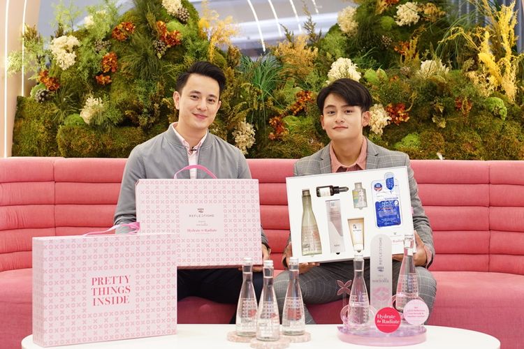 Billy Davidson dan Randy Martin dalam konferensi pers virtual kolaborasi Sociolla x Aqua Reflections melalui aplikasi Zoom, Rabu (16/12/2020)