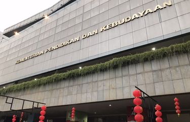 Lampion di area gedung Kementerian Pendidikan dan Kebudayaan.