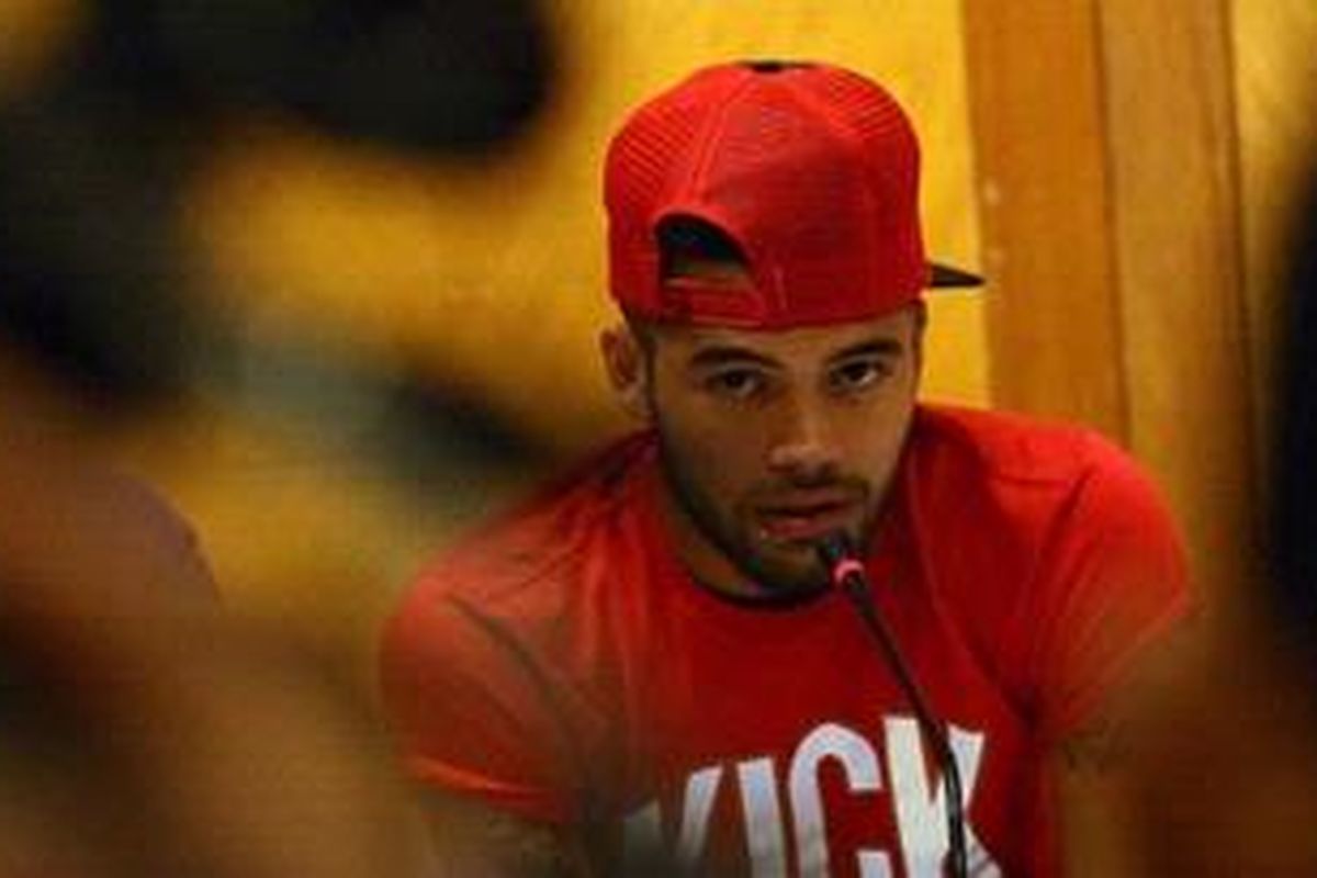 Mantan pemain Pelita Jaya, Diego Michiels, memberikan keterangan kepada wartawan di Hotel Atlet Century, Jakarta, Selasa (3/1/2012). Diego menyatakan bahwa keinginannya untuk mundur dari Pelita Jaya adalah keinginannya sendiri, tanpa tekanan dari siapapun.