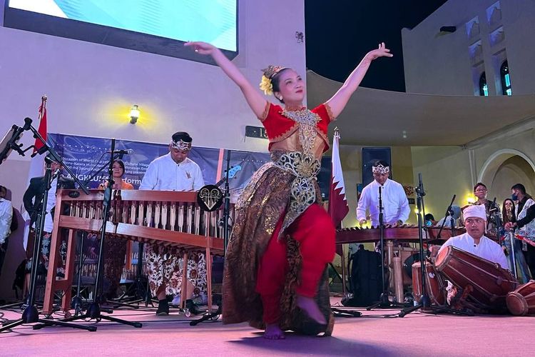 Saung Angklung Udjo tampil di Katara Cultural Village Foundation di Al-Ibdaa Courtyard, Qatar, pada Jumat (18/11/2022)-Senin (28/11/2022).