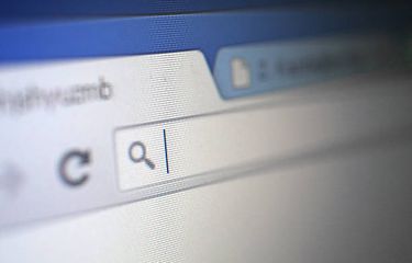 Cara hapus riwayat pencarian di Google Chrome.